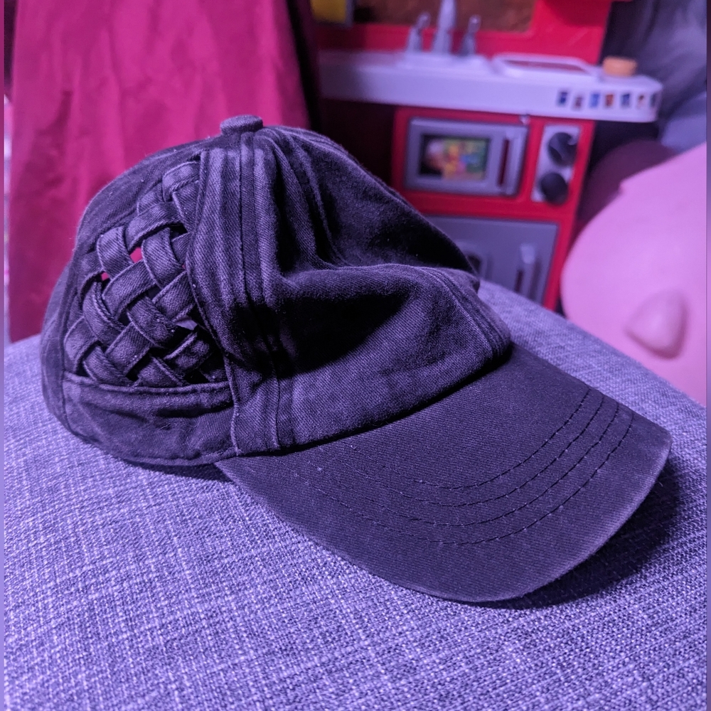 CC Ponytail holding Baseball Cap